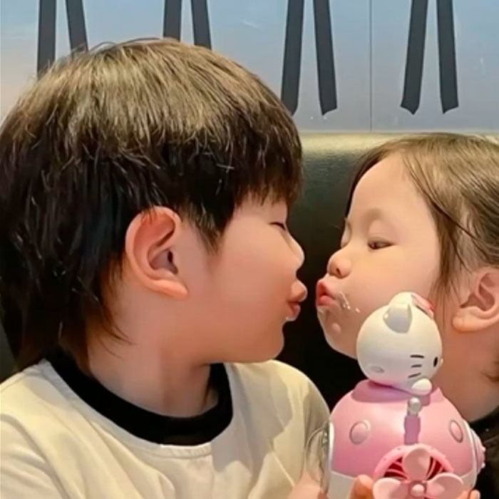 Avatar đôi người thật trẻ con