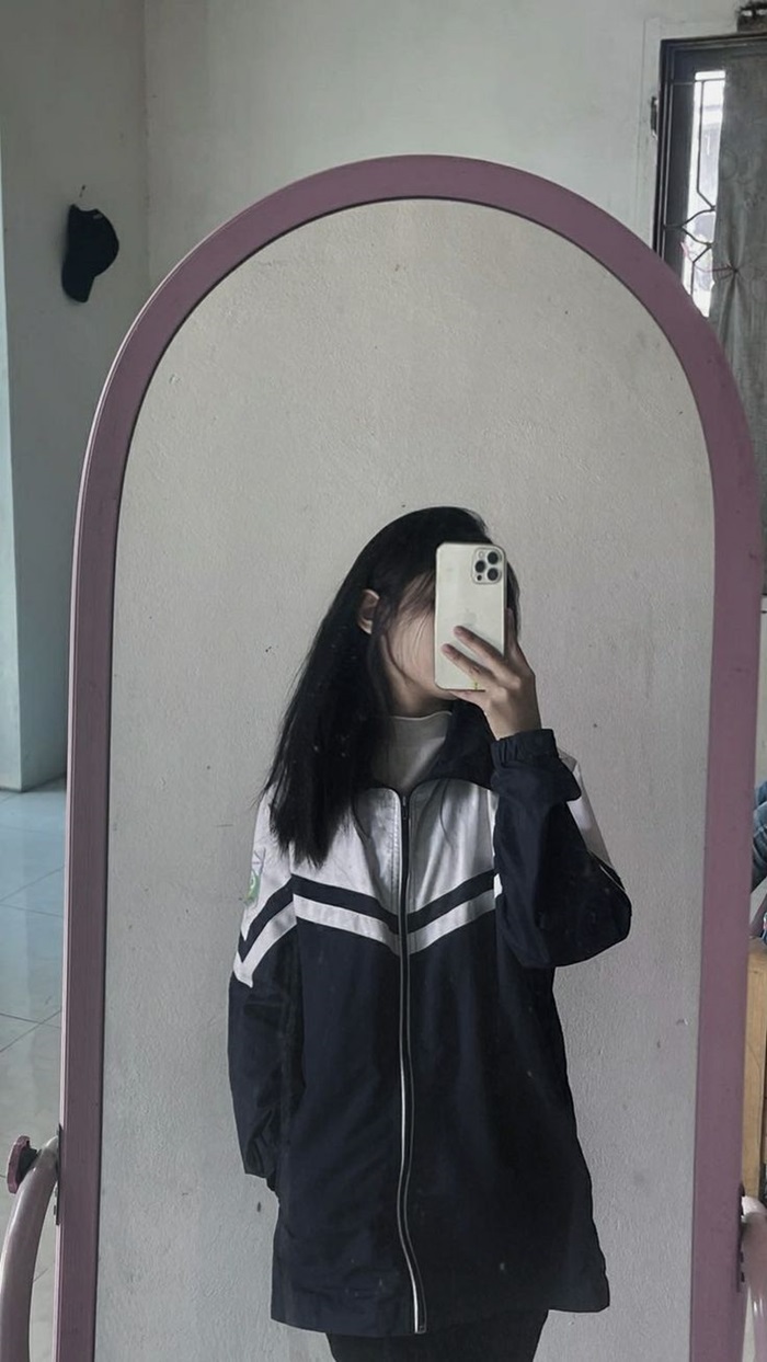 Cute Hết Nấc: Ảnh Gái Xinh Uống Trà Sữa Che Mặt